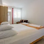 Idyllisches Studio-apartment Nur 50 Meter Zum Mit Parkplatz, Meerblick *