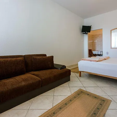 Apartment Idyllisches Studio-apartment Nur 50 Meter Zum Mit Parkplatz, Meerblick Dramalj