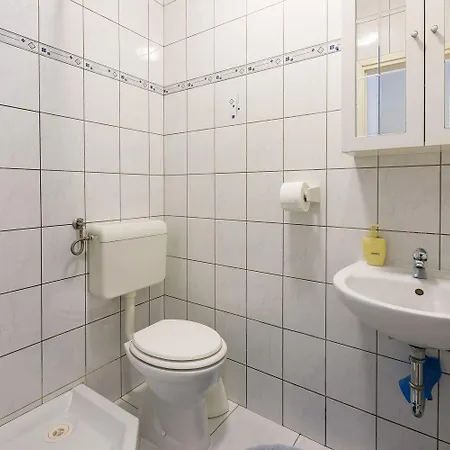Idyllisches Studio-apartment Nur 50 Meter Zum Mit Parkplatz, Meerblick *