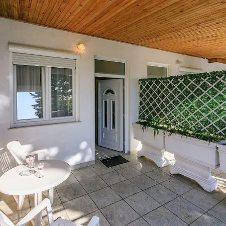 Idyllisches Studio-apartment Nur 50 Meter Zum Mit Parkplatz, Meerblick Dramalj
