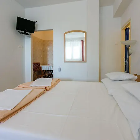 Idyllisches Studio-apartment Nur 50 Meter Zum Mit Parkplatz, Meerblick *