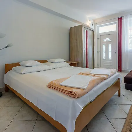 Apartman Idyllisches Studio-apartment Nur 50 Meter Zum Mit Parkplatz, Meerblick Dramalj