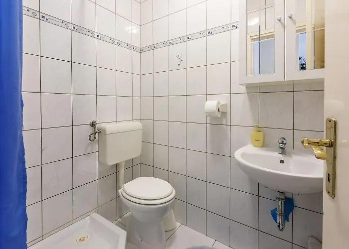 Idyllisches Studio-apartment Nur 50 Meter Zum Mit Parkplatz, Meerblick *