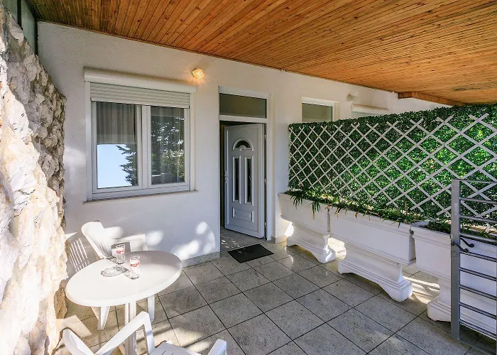 Idyllisches Studio-apartment Nur 50 Meter Zum Mit Parkplatz, Meerblick Dramalj